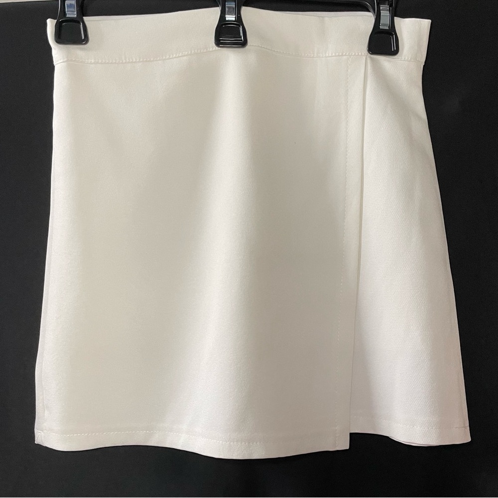 Qooth Offwhite/Cream A-line Miniskirt Asian Size M with inside shorts lining